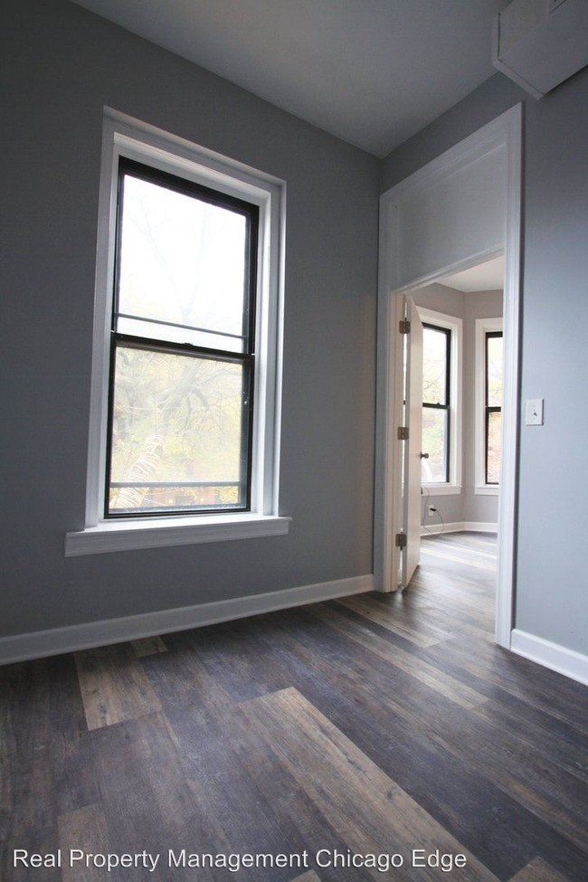 Foto del edificio - 2950 N Sheffield Ave