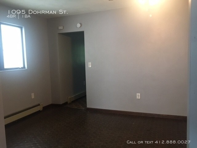 Building Photo - Large  4 Bedroom house in McKees Rocks