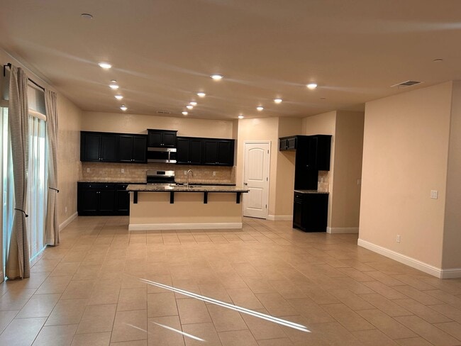 Building Photo - Gorgeous Two story Home for rent in Visalia
