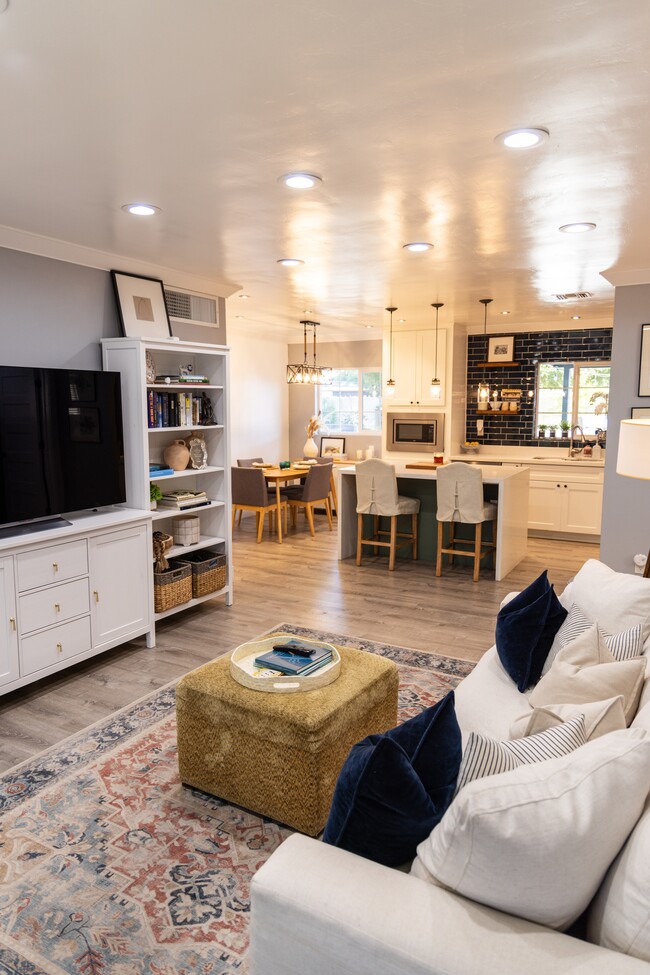 Living Room - 1359 E Whitton Ave