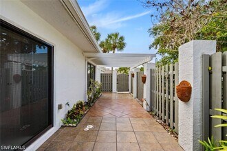 Building Photo - 879 Meadowland Dr