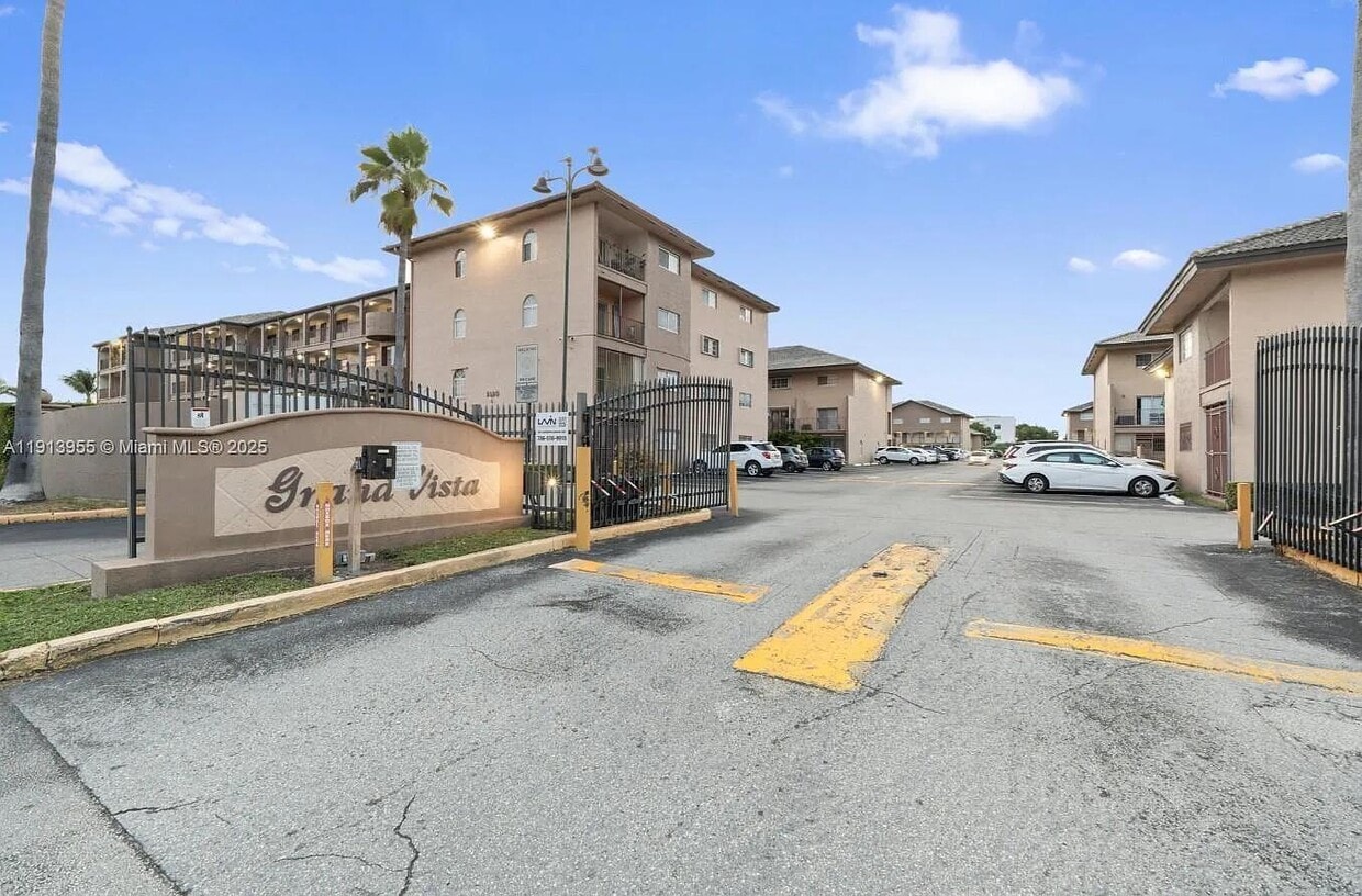 Foto del edificio - 8851 NW 119th St