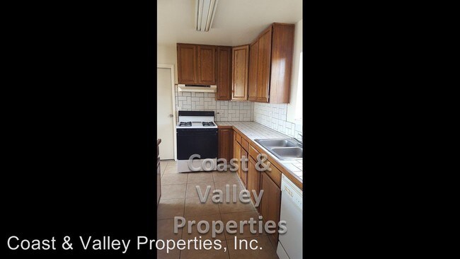 Building Photo - 3 br, 1.5 bath House - 207 Pueblo