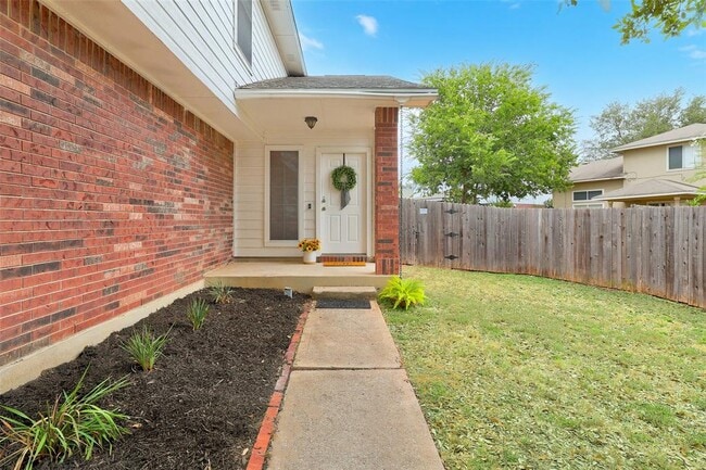 Building Photo - 15501 Sarah's Creek Dr