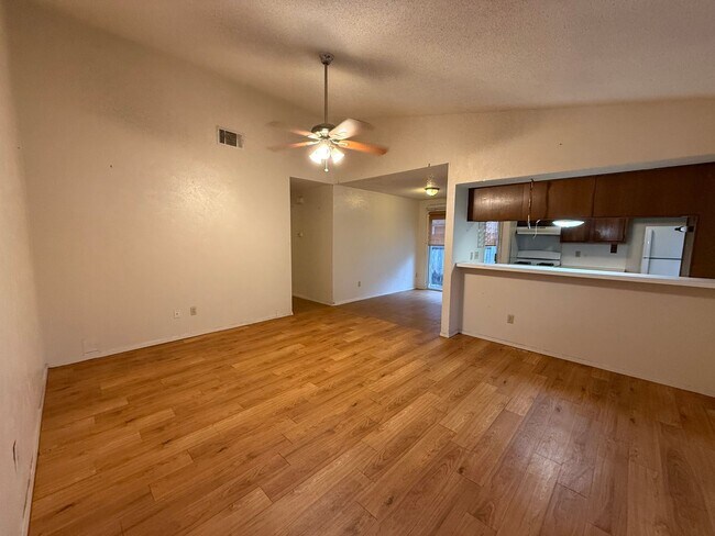 Foto del edificio - North Austin Duplex: Two Weeks FREE!!!