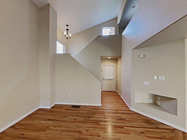 Foto del edificio - 10379 Ravenswood Way