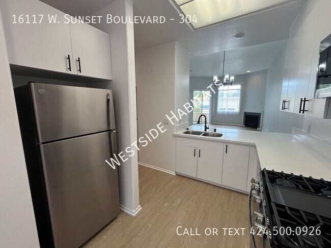 Foto del edificio - 16117 W Sunset Blvd