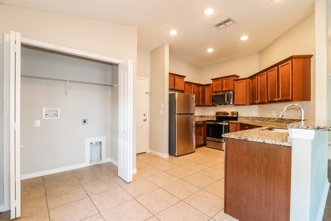 Foto del edificio - 1339 Pasadena Bloom Ln