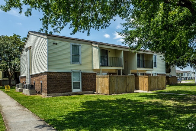 Building Photo - Cypress Cove