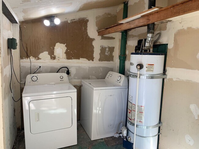 Foto del edificio - MOVE-IN SPECIAL!!!!  $500 OFF OF THE 1ST MONTHS RENT Charming 3-Bedroom Home for Rent - Please re...