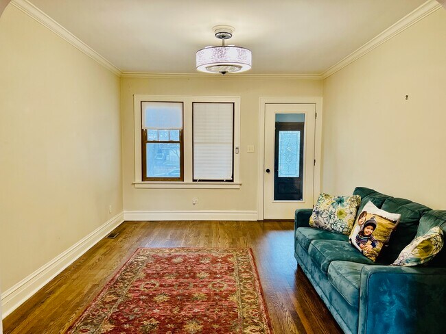 Building Photo - 314 E Elm St