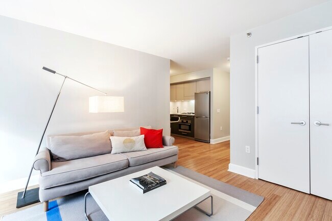 Foto del edificio - Sunny, South Facing Studio with W/D!