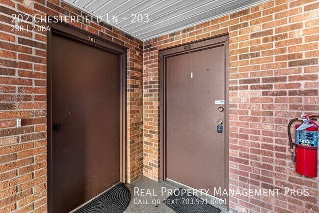 Foto del edificio - 202 Chesterfield Ln