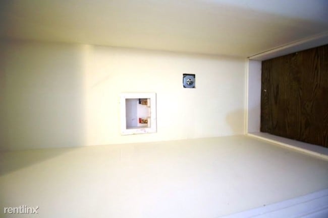Building Photo - 161 Covert St