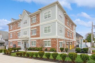 Building Photo - 361 Main St