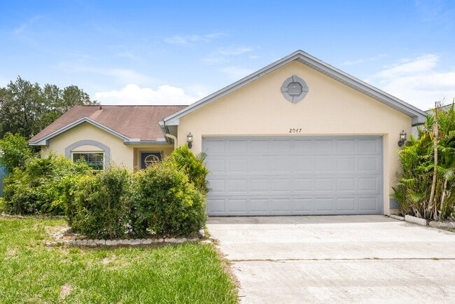 Building Photo - 2047 Sarah Louise Dr