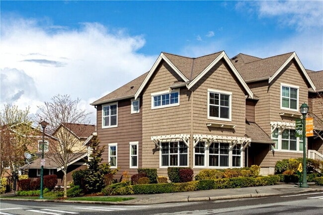 Building Photo - 2400 NE Park Dr