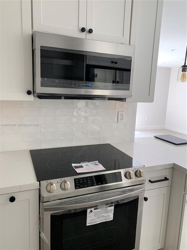 Foto del edificio - 8325 SW 72nd Ave