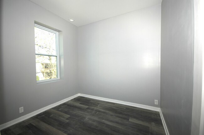 Bedroom - 1815 N Karlov Ave