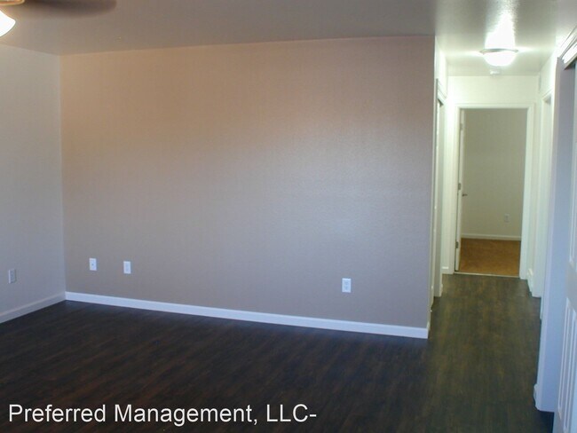 Building Photo - 1304 Diamond Ave