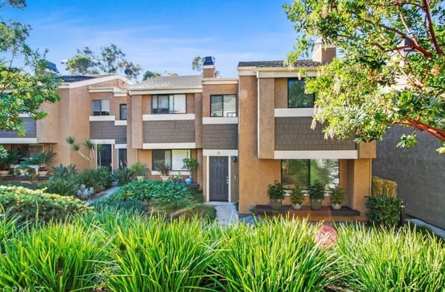 Building Photo - Stylish Coastal Condo in Newport Terrace –...