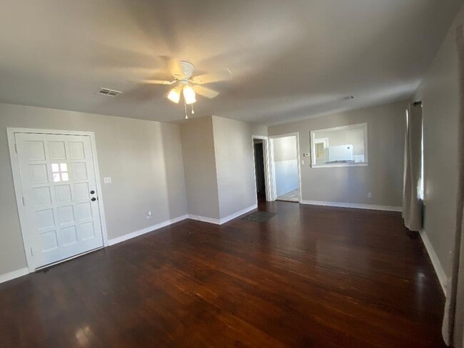 Foto del edificio - Charming 2-bedroom, 1 bathroom home.