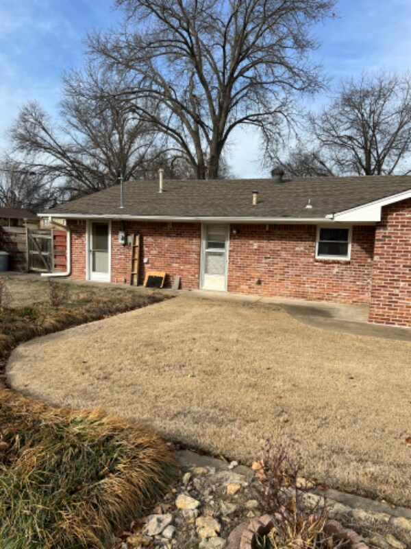 Building Photo - 2023 Meadow Ln Pl