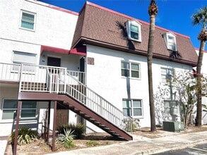 Building Photo - 9105 Tudor Dr