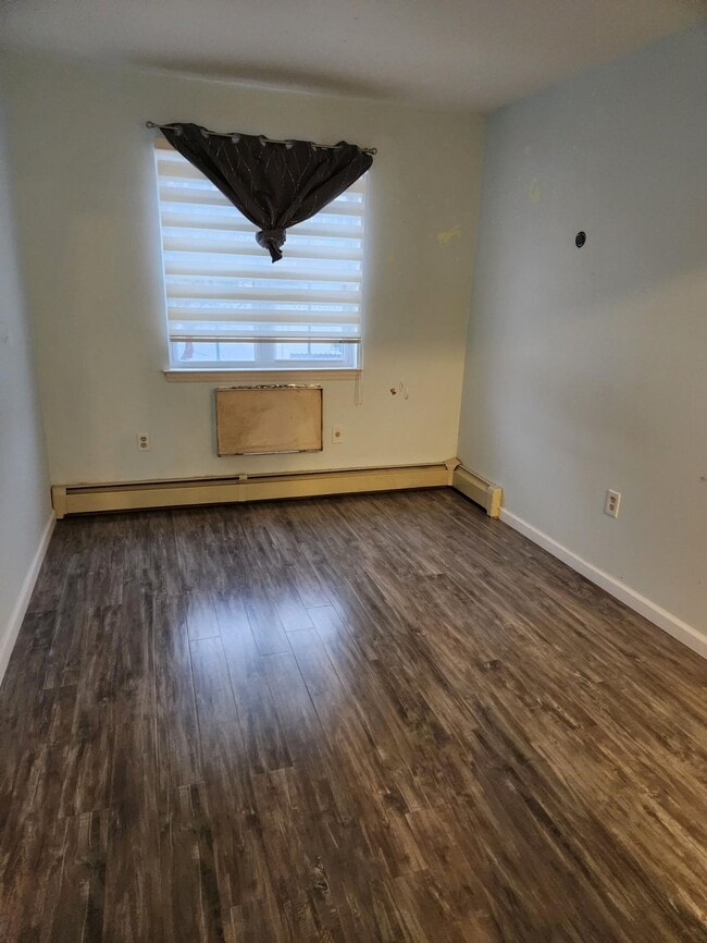 Building Photo - 82-74 Country Pointe Cir