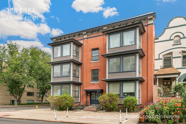 Building Photo - 903 E 14th Ave