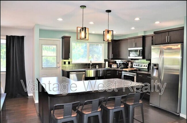 Photo du bâtiment - 4279 Lakeshore Rd