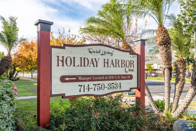 Building Photo - Holiday Harbor I Apartments