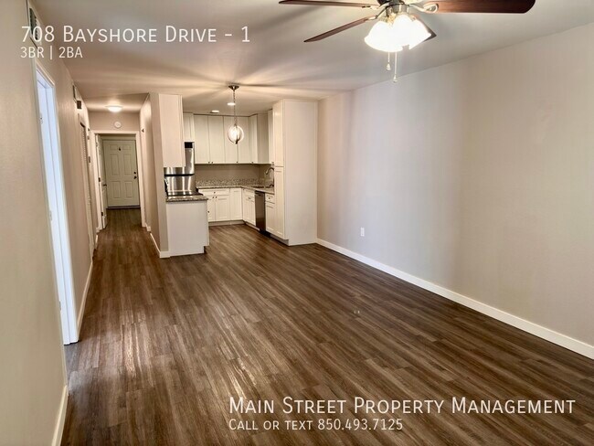 Foto del edificio - 708 Bayshore Dr