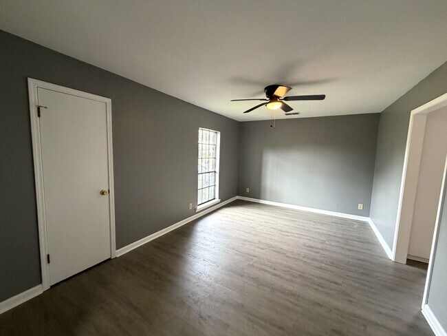 Foto del edificio - 6074 Little Ln