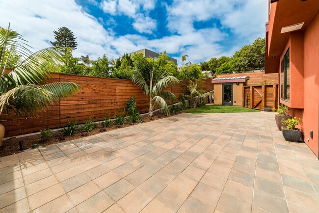 Building Photo - 157 W Leucadia Blvd