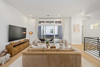 Building Photo - 3028 Lamar St