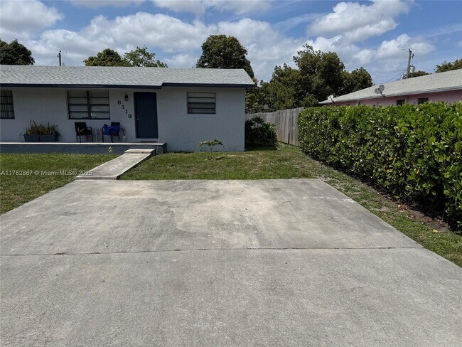 Foto del edificio - 6119 SW 33rd St
