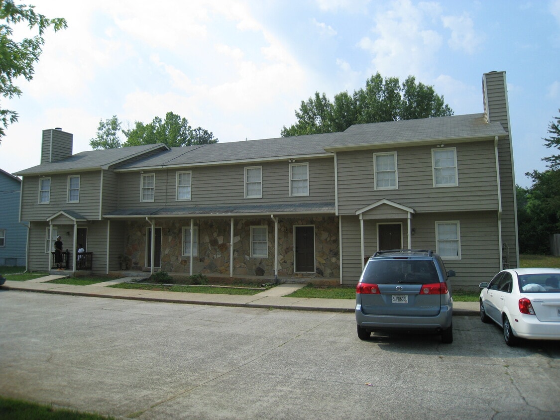 Building Photo - 3360 club drive