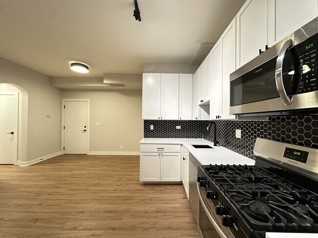 Foto del edificio - 661 W Wrightwood Ave