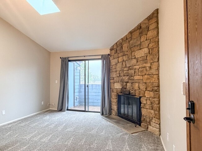 Foto del edificio - Bright and Welcoming Condo in Aurora!