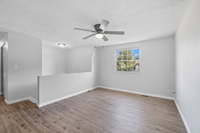 Building Photo - 7 Waterside Way