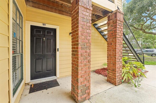 Foto del edificio - 8724 Mallard Reserve Dr