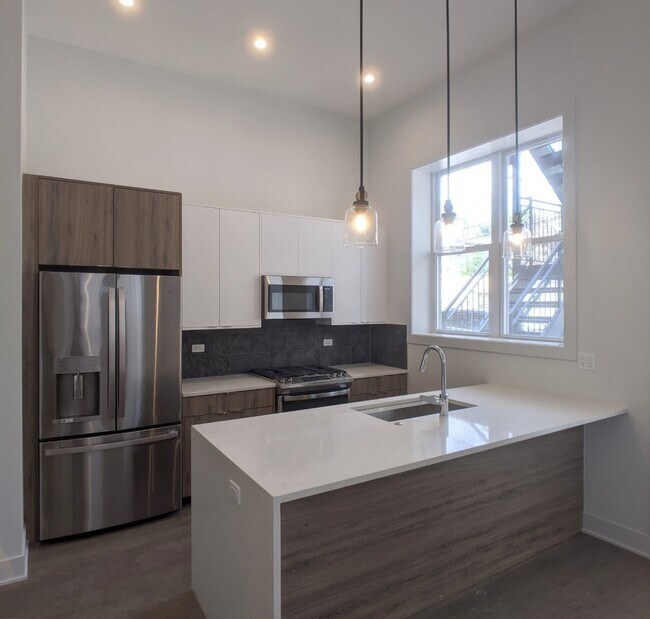 Foto del edificio - 2120 W Belmont Ave