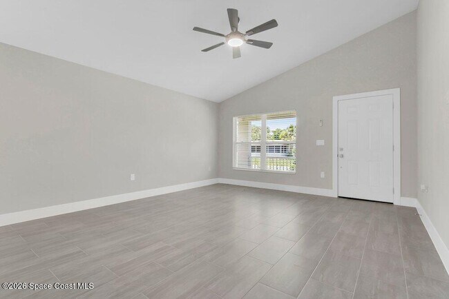 Building Photo - 889 Dunbar St