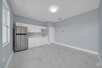 Building Photo - 104 Harry Ave S