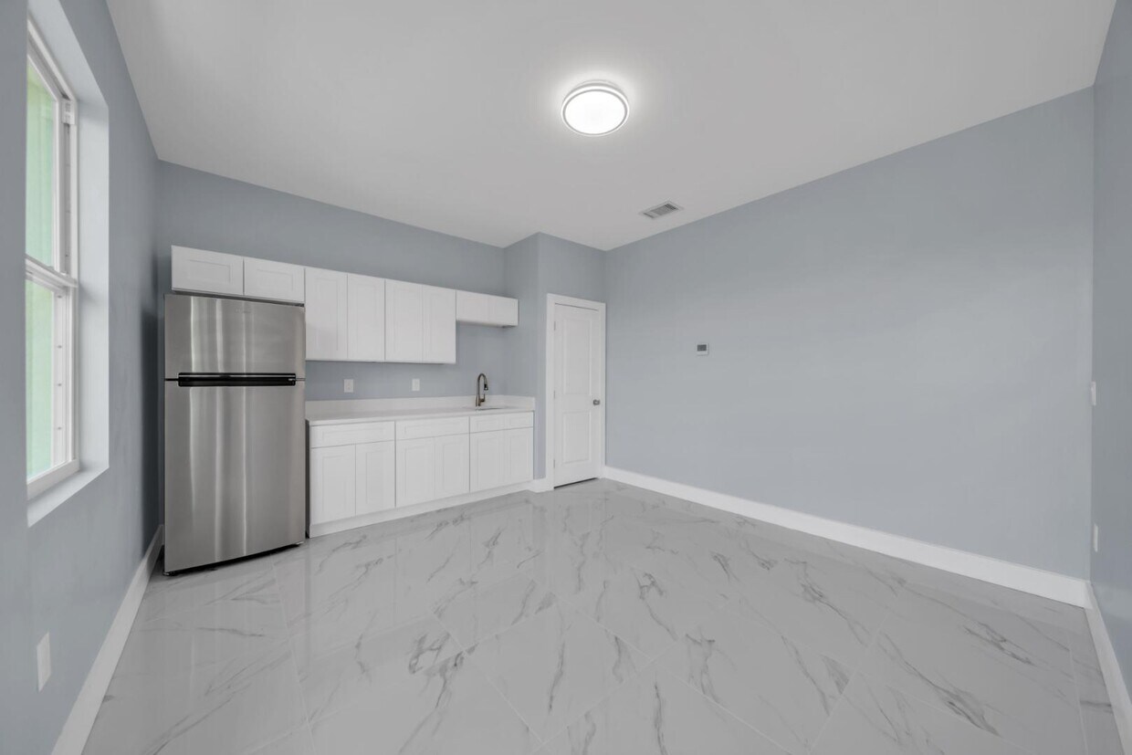 Foto principal - 104 Harry Ave S
