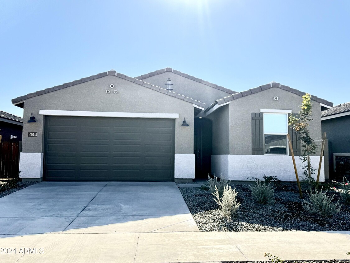 Foto principal - 16019 W Hackamore Dr