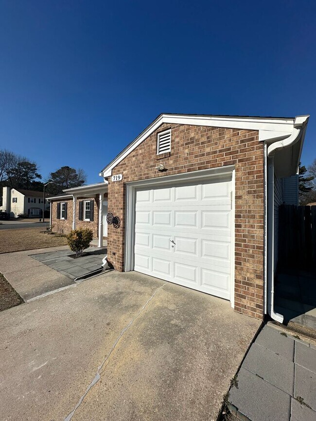 Foto del edificio - Located in Close Proximity to City Center.