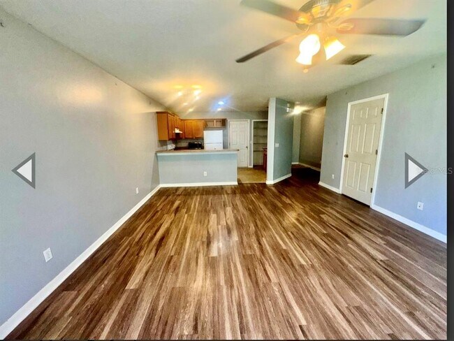 Foto del edificio - 533 Cresting Oak Cir