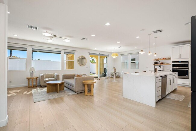 Building Photo - 51726 Via Santero